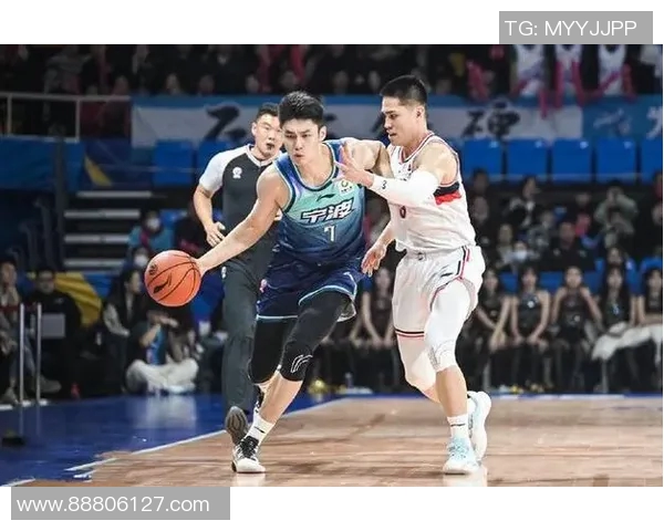 广东队与上海队激战正酣谁将赢得这场篮球巅峰对决